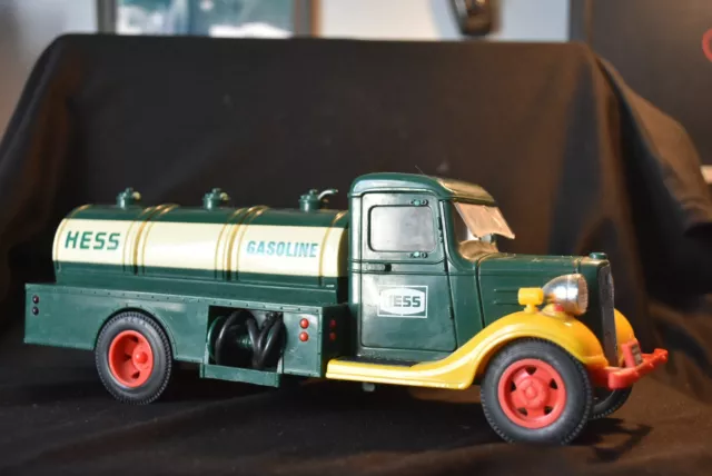 1980 Hess truck oil tanker -working lights