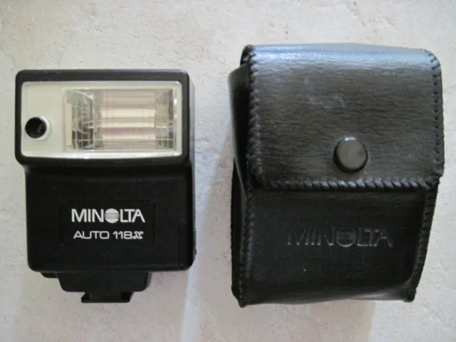 Minolta Auto 118x Electronic Flash and Case--virtually perfect condition