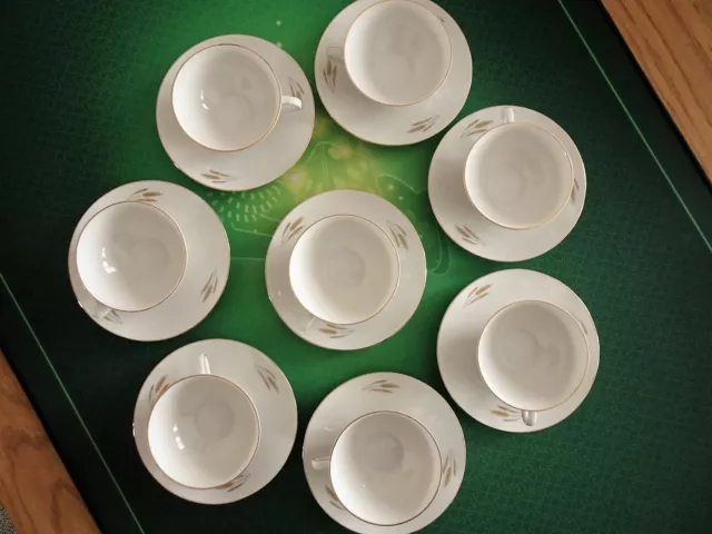 Lot de 8 tasses à thé + 8 soucoupes porcelaine Winterling. En TBE