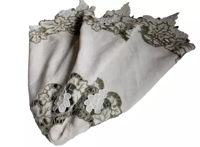 Linge ancien nappe napperon broderie Richelieu lin festonné centre table 128 cm