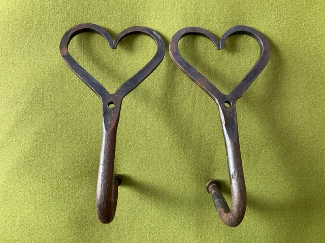 Nice Vintage Pair 4.5/2.5” Inch Heart Shaped Iron Wall Mount Coat Hooks 2