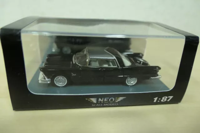 Neo 1:87 - Imperial Crown 4-door Southampton (1957) - schwarz / silber - 87571