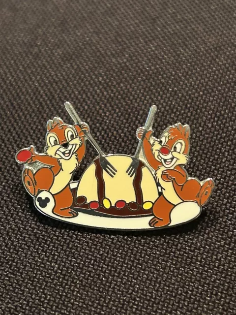 DISNEY WDW Cast Lanyard Collection 4 - Chip & Dale w/Food Zebra Dome #43373