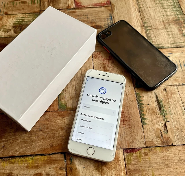 Lot IPhone XR Et 6 Rouge Pour Pièces Détachées – Apple Défectueux