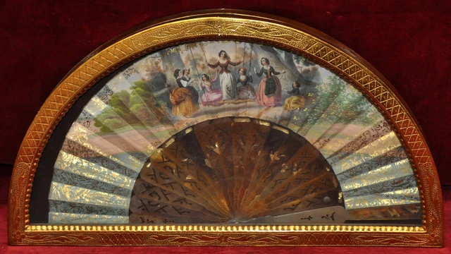 Abanico Con Varillaje En Pasta Y Pais Pintado Sobre Papel. Circa 1900. Enmarcado