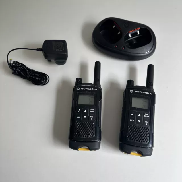 Pair Of Motorola XT180 2 Way Radio Walkie Talkie Inc Charging Dock PSU Working
