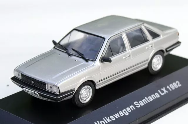 VW Santana B2 Limousine Bj. 1981-1984, Argenté Métallique, Ixo-Modell Dans M.1 :