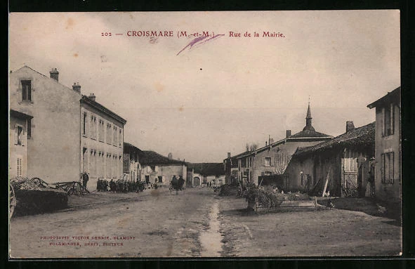 CPA Croismare, Rue de la Mairie, vue de la rue