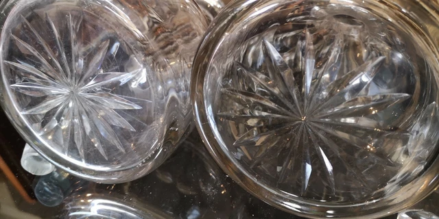 Paire de carafes en cristal taillé XIXème 4