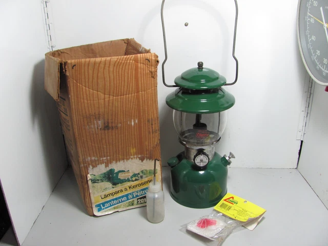 VINTAGE COLEMAN DELUXE Single Mantle Kerosene Lantern Model