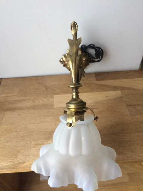 ancienne applique murale en bronze et tulipe en verre opalescent 5