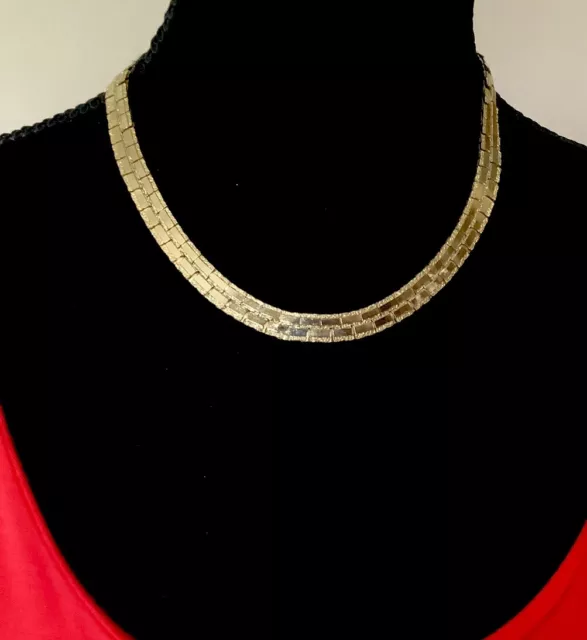 Lovely Vintage Gold Tone Chain.