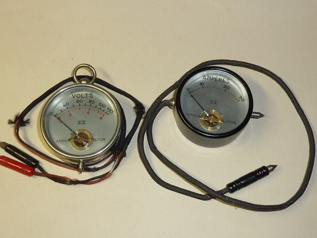 Ancien Testeur De Batterie Ampèremètre Voltmètre - Boîtier Bakélite, Bois, Métal
