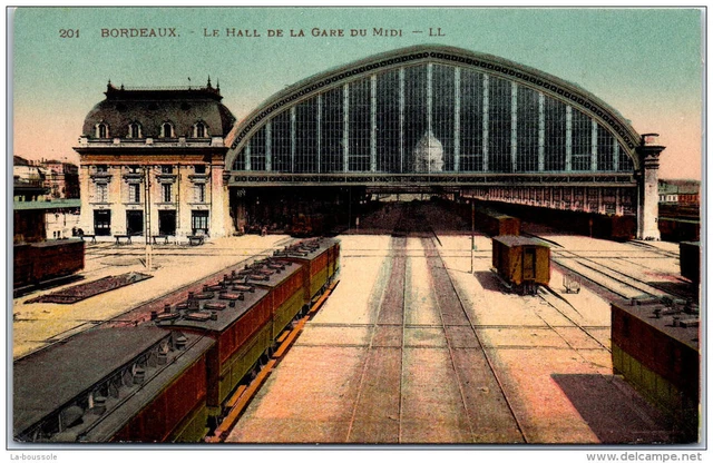33 BORDEAUX - le hall de la gare du midi.