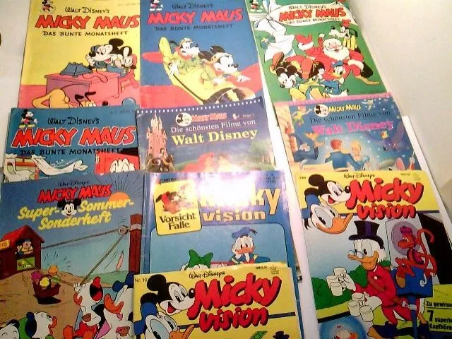 Konvolut bestehend aus 10 Heften, zum Thema: Walt Disneys Micky Maus. Das Bunte