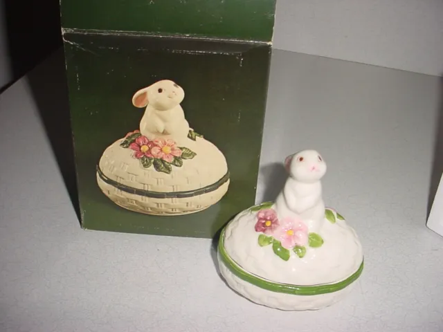 Vintage 1982 AVON Bunny Luv Ceramic Hand Painted Trinket Box