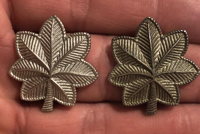 VINTAGE LIEUTENANT COLONEL Silver Oak Leaf Insignia Military Pins ...