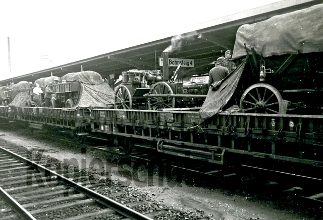 PE Eisenbahn Foto - Militärzug in Augsburg Hbf, 1940