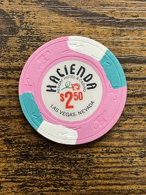 Hacienda Las Vegas $2.50 Dollar casino chip... Vintage 1988