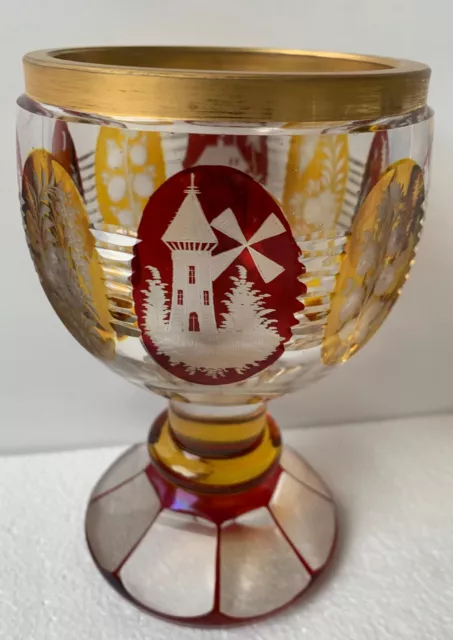 Antiker Rubin Glas Pokal Höhe 16 cm mit 8 gravierten Ovalen
