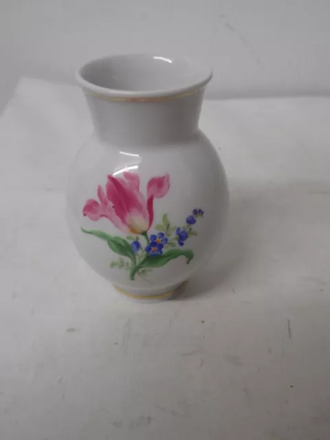 Tolle kleine Vase von Meissen mit Blumenmalerei und Goldrand
