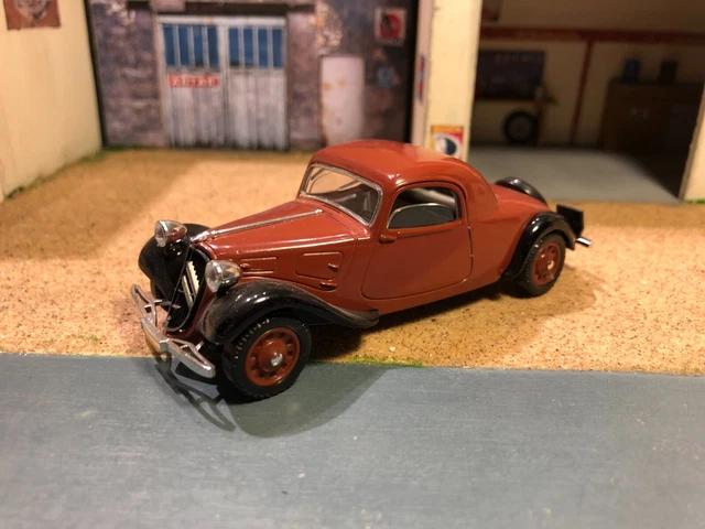 Véhicules miniatures Solido avec support Citroën
