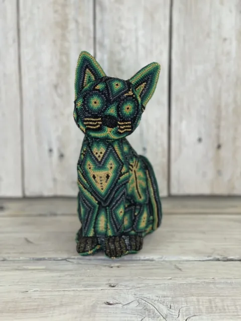 Wixárika Huichol Art - Kitty Sculpture 9 in. | Beads on Glue.