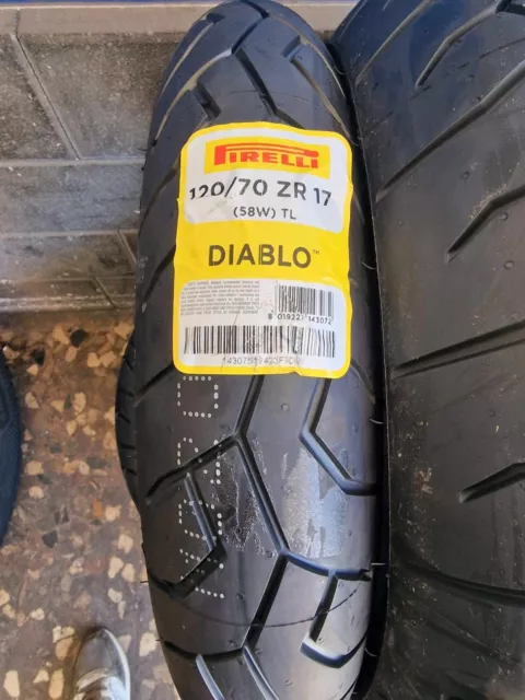 Pneumatico ANTERIORE 120/70 ZR17 58W PIRELLI DIABLO DOT2023