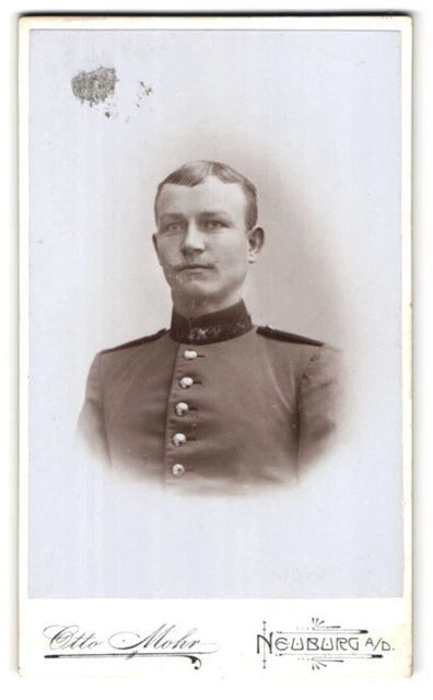 Fotografie Otto Mohr, Neuburg a. D., Franziskanerstr. 162, Portrait Soldat in U