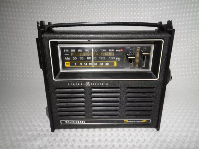 Vintage General Electric AM FM Portable Radio Solid State CB Monitor 40  7-2914A