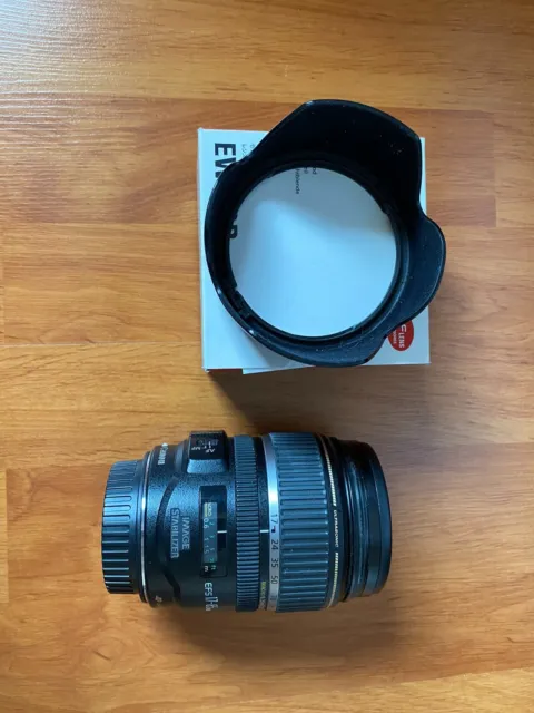 Objectif Canon EF-S 17-85mm f/4-5.6 IS USM - avec pare-soleil et filtre
