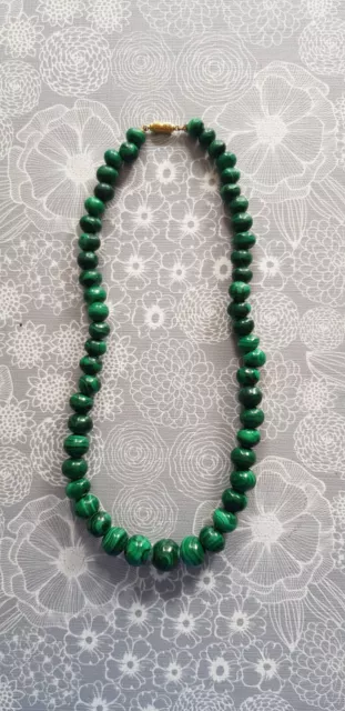 Superbe collier de perles en malachite véritable