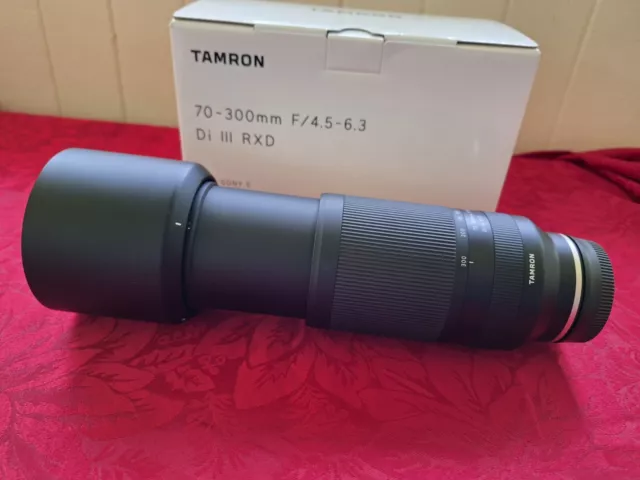 Tamron 70-300mm f/4.5-6.3 Di III RXD Lens- Sony E excellent condition