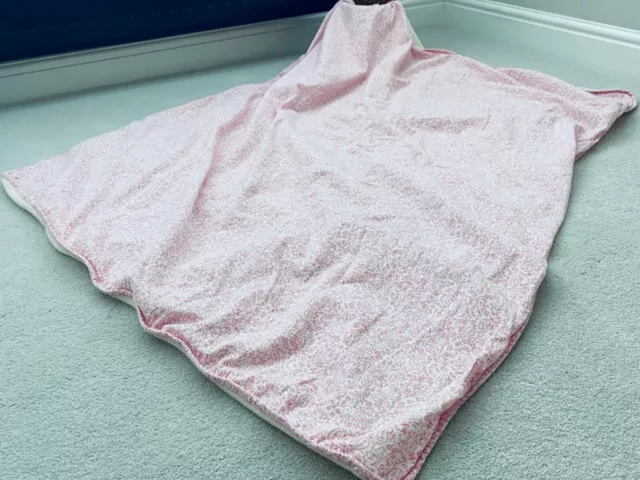 Hermosa funda para cuna forrada de lana con estampado rosa algodón