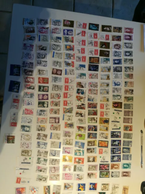 FRANCE Timbres avec surtaxe de 237 timbres différents ttb avec series completes