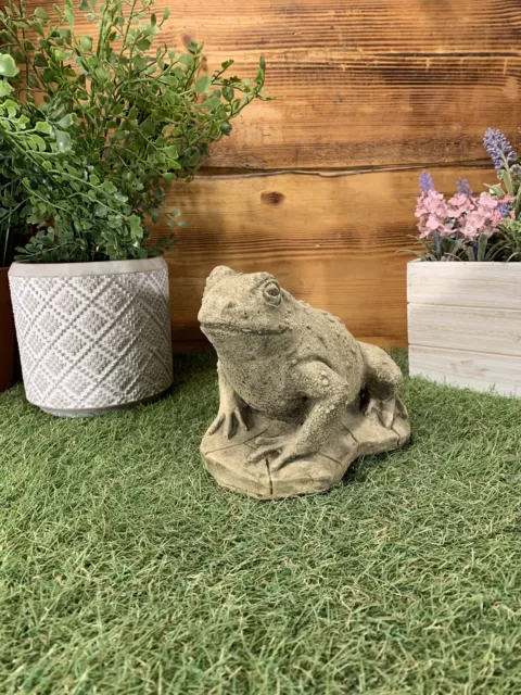 Stone Garden Frog/Toad Gift Concrete Ornament