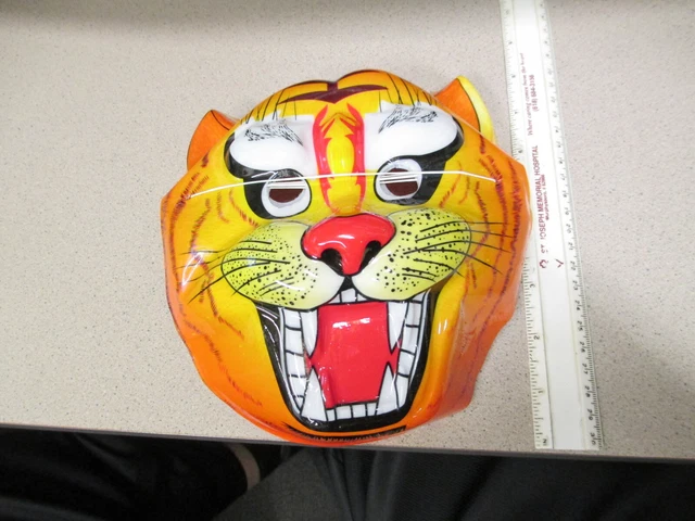 halloween mask (1 item unused) LION TIGER PANTHER yellow/orange China