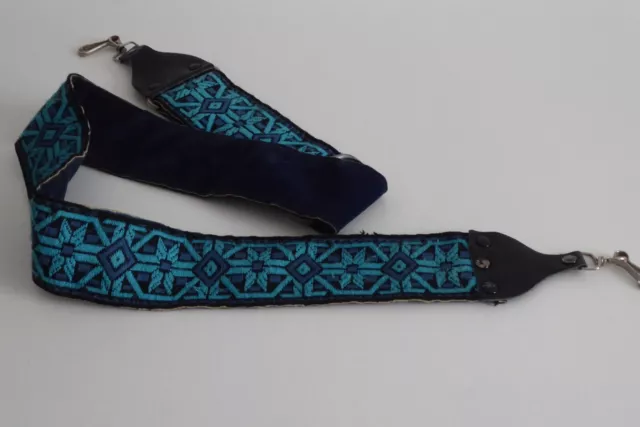Correa de hombro vintage tejida multicolor para cámara con patrones azules