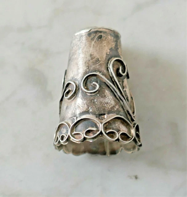 Dé à Coudre Ancien En Argent Sterling - Occasion Avec Usure Du Temps (voir Photos)