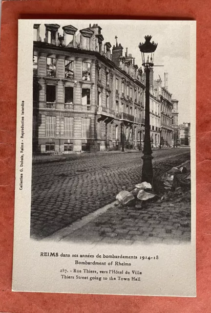 cpa 51 REIMS dans ses années de bombardements - Rue Thiers vers l’Hotel de Ville
