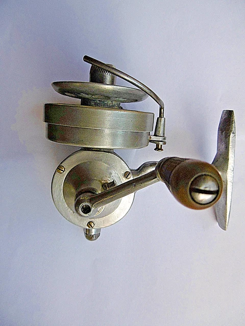 rare ancien moulinet de pêche en tôle emboutie ( pratic déposé made in