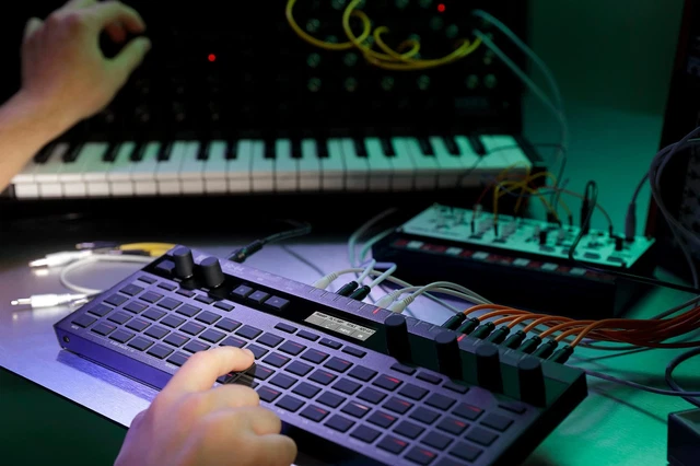 KORG SQ-64 Polyphonic Step Sequencer Sampler & Sequenzer Audio Tool TEILDEFEKT 3