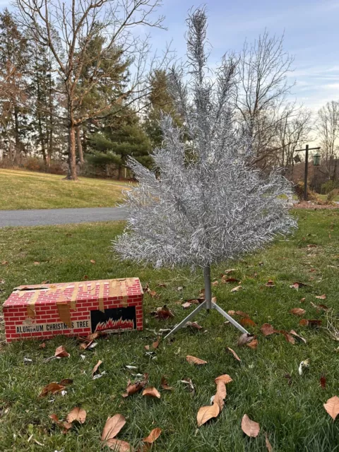 Vintage Stainless ALUMINUM CHRISTMAS TREE 4-1/2 Ft Sparkler-Like Branches in Box