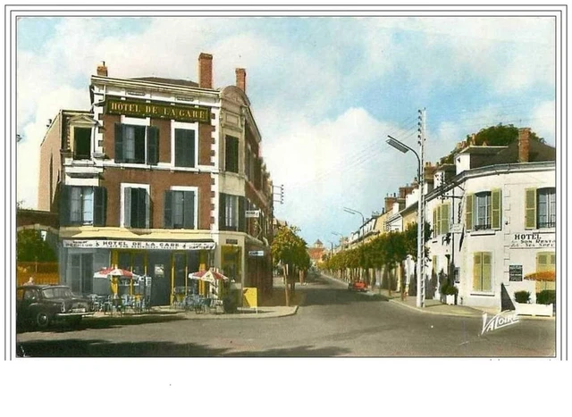 58.Cosne Sur Loire.l'hotel De La Gare Et La Rue Du 14 Juillet.voiture.cpsm