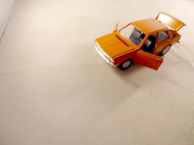 1:43 SCHUCO PKW Modellauto VW PASSAT LS Fließheck-Limousine 4-türig orange 1:43