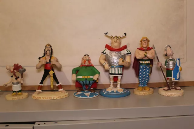 Lot de 16 figurines Plastoy cassés d'Astérix et Obélix