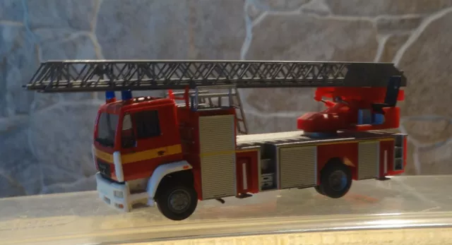 Herpa   (Spur H0)    xxxxx     MB Feuerwehr  Leiterwagen