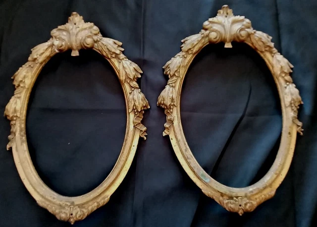 Lot De 2 Petits Cadres Ovales Anciens En Bois Noirci - Avec Reproductions - Dimensions 12,8 X 11,6 Cm - Vintage