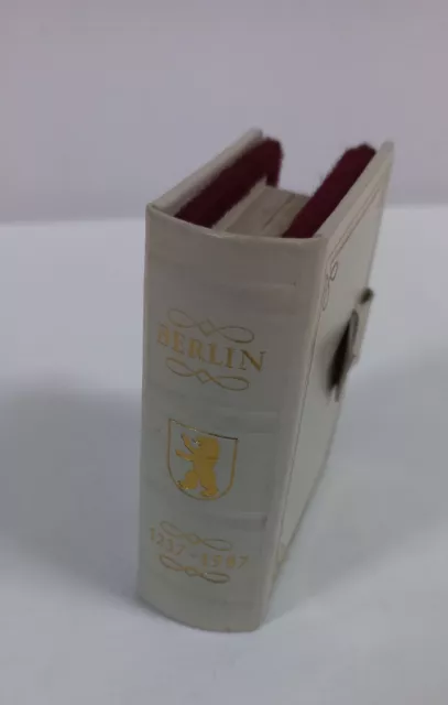 Minikassettenbuch "Berlin Stadt der Musik,1237-1987" mit Meissen Medaille?