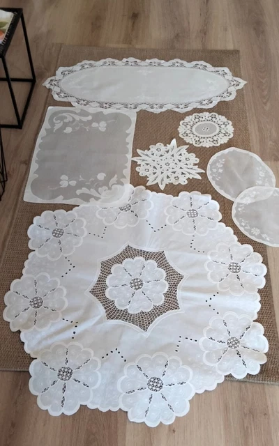 Lot de 9 Petits Napperons Anciens en Crochet Coloris Blanc et Écru